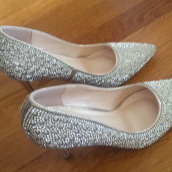 Pearl and rhinestone heels w/ rose gold undertone - Picture 2 of 2
